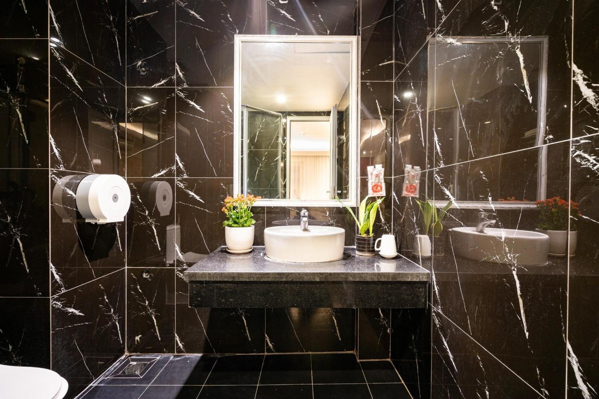 Kieu Anh Hotel - 81 Trung Kinh - By Bay Luxury Hanoi Exterior photo