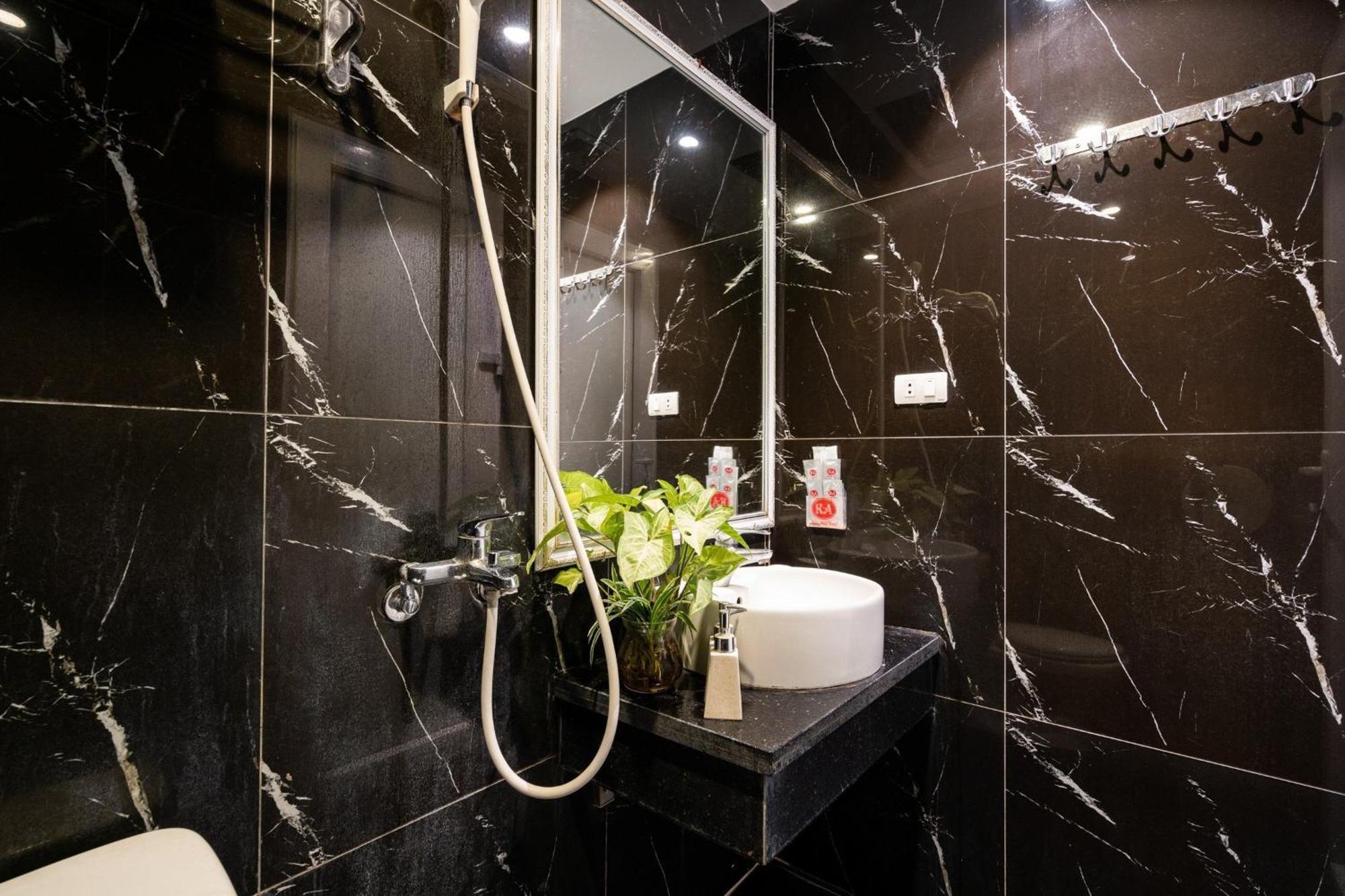 Kieu Anh Hotel - 81 Trung Kinh - By Bay Luxury Hanoi Exterior photo