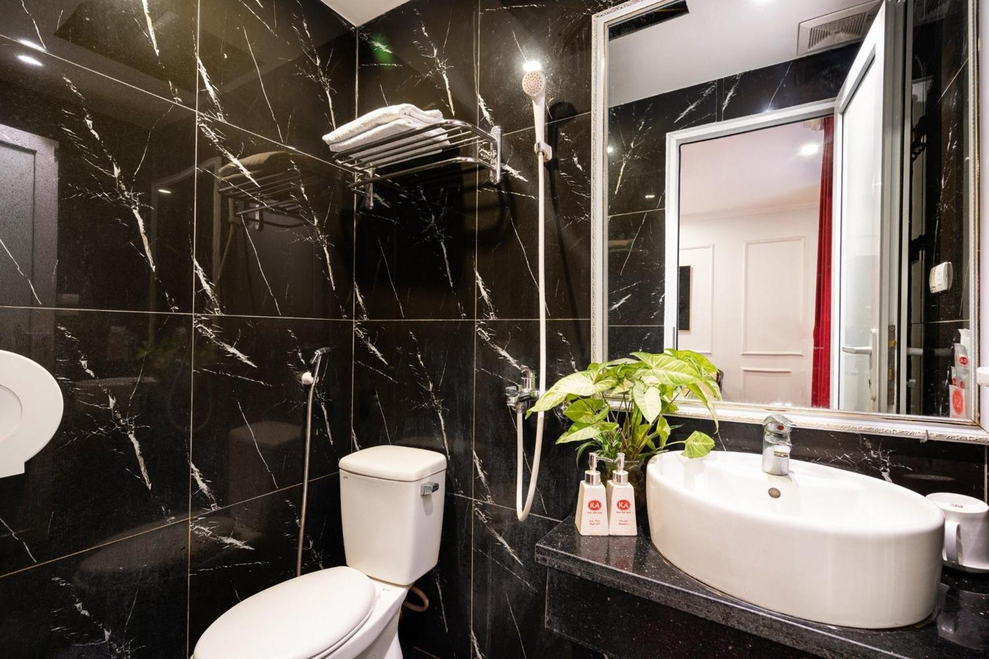 Kieu Anh Hotel - 81 Trung Kinh - By Bay Luxury Hanoi Exterior photo